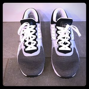 Men’s size 11 Nike Airmax sneakers gently worn